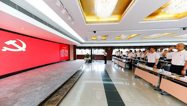 上海鉴黑担保网召开庆祝建党104周年暨2024-2025年度“两优一先”表扬大会